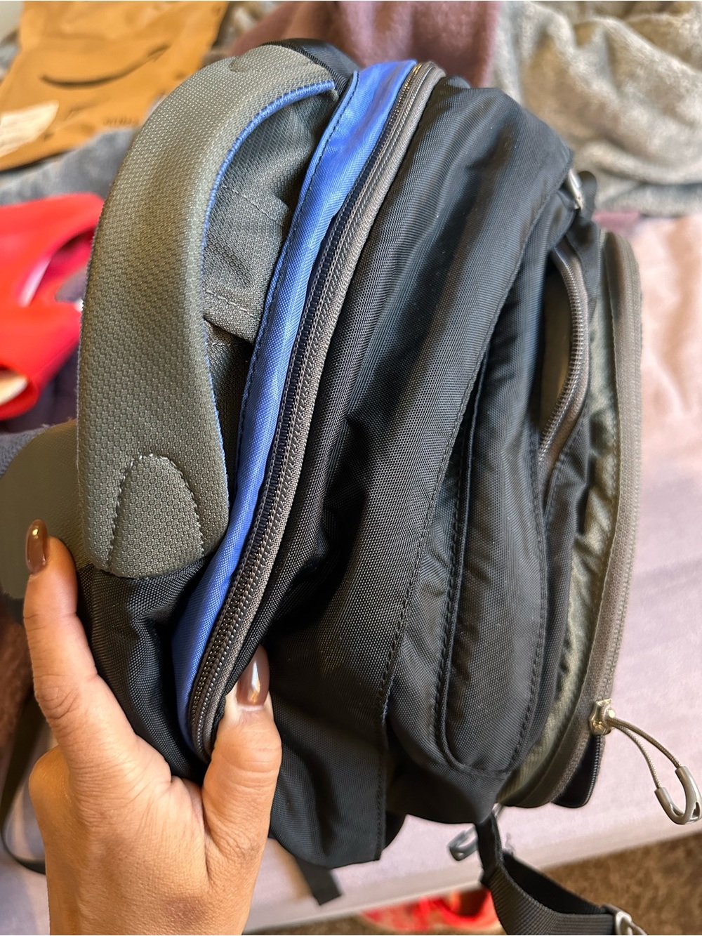 OSPREY Nova Black and Blue Women's Backpack - Picture 9 of 13